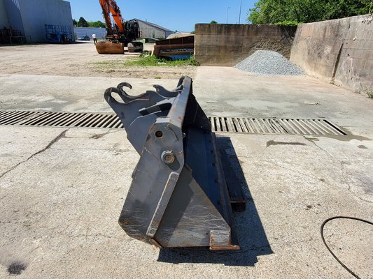 Godet 4 en 1 Mecalac 2 500 mm