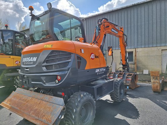 Pelles sur pneus Doosan DX57W-7