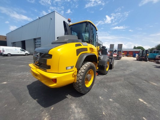 Chargeuses sur pneus compactes Volvo L45H