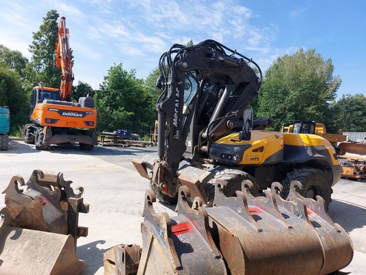 Pelles sur pneus Mecalac 12MTX