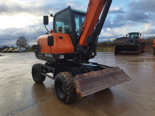 Pelles sur pneus Doosan DX57W-7