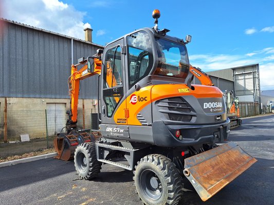 Pelles sur pneus Doosan DX57W-7