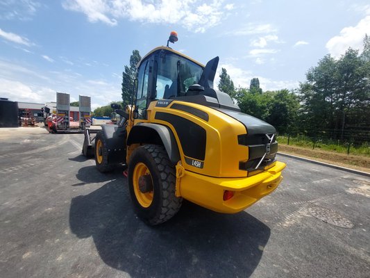 Chargeuses sur pneus compactes Volvo L45H