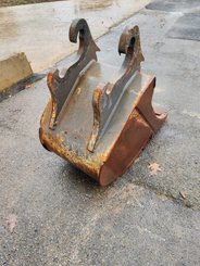 Godet rétro Mecalac 600 mm - attache connect - 1