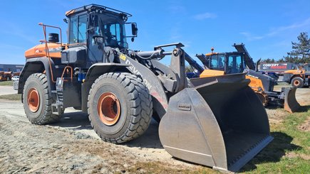 Chargeuse sur pneus Develon DL420-7 - 1