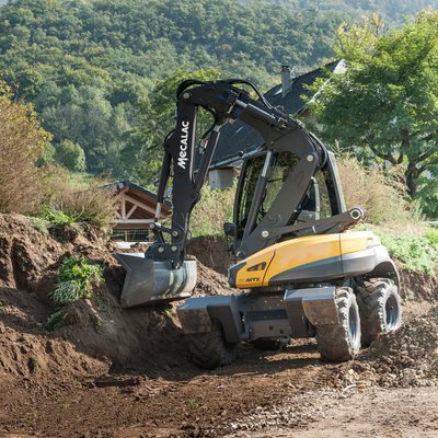 Pelles sur pneus Mecalac 12MTX